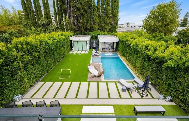 15231 Greenleaf St in Los Angeles, CA - Building Photo - Building Photo