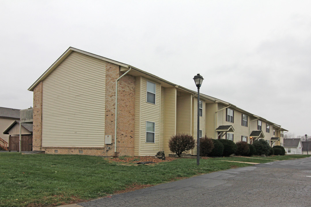 Skyline Apartments in Collinsville, IL - Foto de edificio