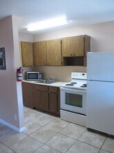 1715 Dixon Blvd in Cocoa, FL - Foto de edificio - Building Photo