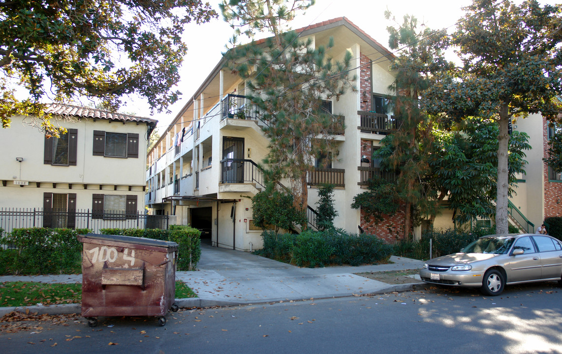 1004 E Garfield Ave in Glendale, CA - Building Photo