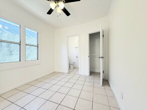 727 E 81st St in Los Angeles, CA - Building Photo - Building Photo