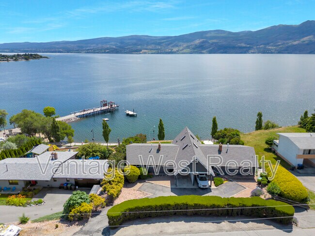 3923 Angus Dr in West Kelowna, BC - Building Photo - Building Photo