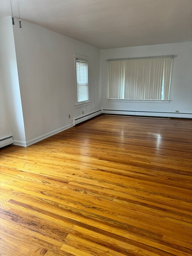 property at 3119 Thomes Ave