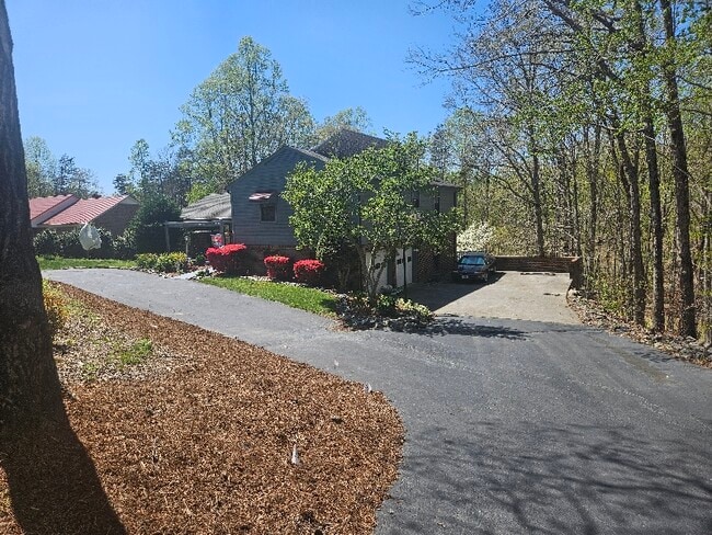 300 Stonewall Jackson Trail