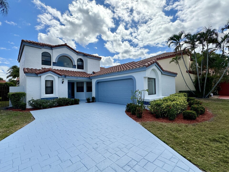 163 Island Way in Greenacres, FL - Building Photo