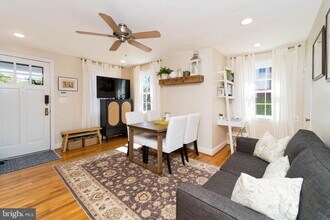 1334 Bayliss Dr in Alexandria, VA - Building Photo - Building Photo