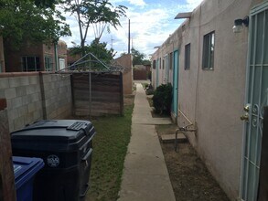 427 Stanford Dr SE in Albuquerque, NM - Building Photo - Building Photo