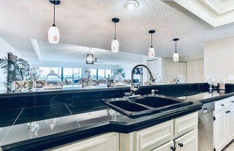 944 S Peninsula Dr in Daytona Beach, FL - Building Photo - Building Photo