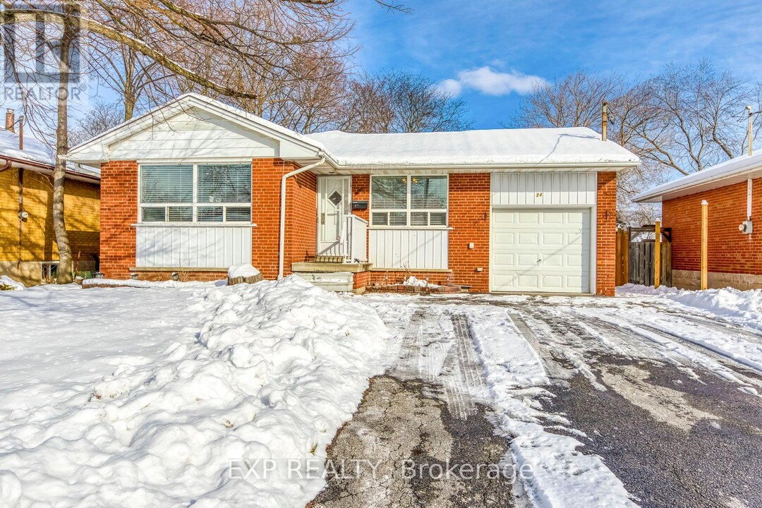 24 Swanhurst Blvd in Mississauga, ON - Building Photo