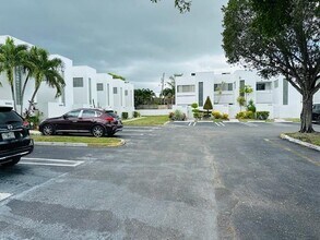 5040 Elmhurst Rd in West Palm Beach, FL - Building Photo - Building Photo