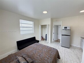 912 NW 9th Ave in Hallandale Beach, FL - Building Photo - Building Photo