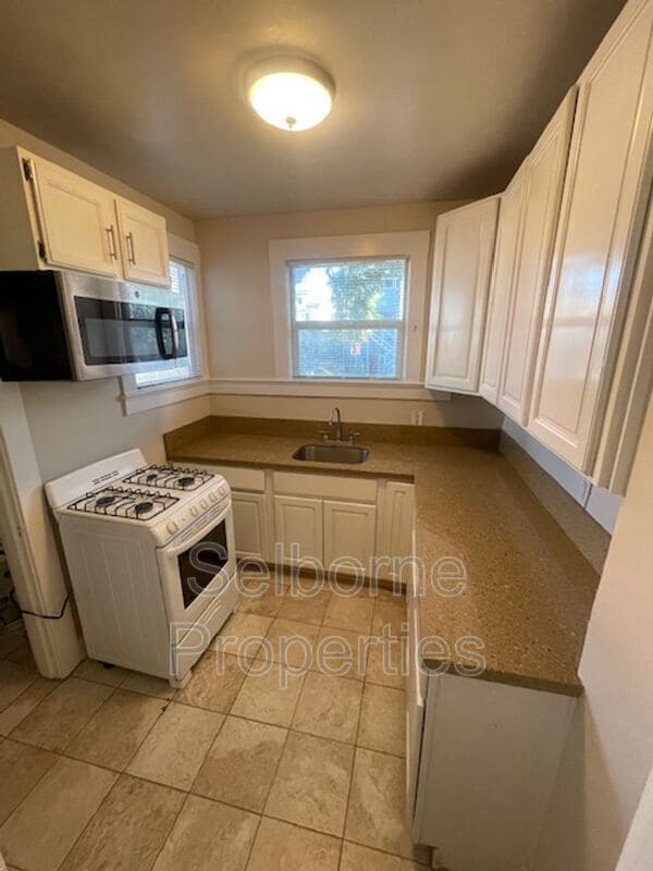 544 Merrimac St in Oakland, CA - Building Photo - Building Photo