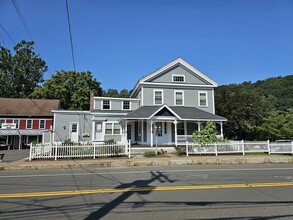 5 Glen Rd, Unit 5 A in Sandy Hook, CT - Building Photo - Building Photo