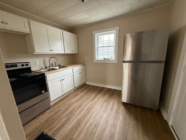 property at 115 E 14th St