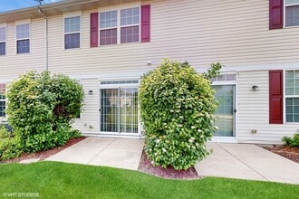 1038 Turin Dr in Hampshire, IL - Building Photo - Building Photo