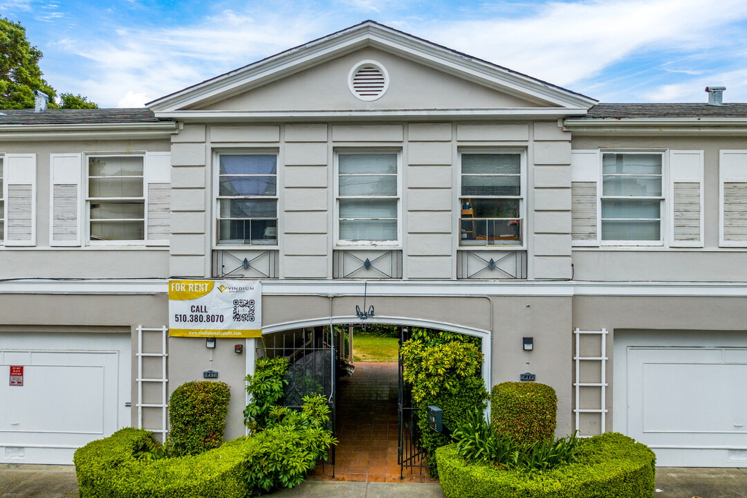 2412 Ellsworth St. in Berkeley, CA - Foto de edificio