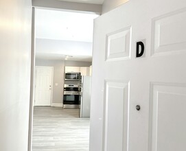 313 E Henry St-Unit -D in Savannah, GA - Building Photo - Building Photo