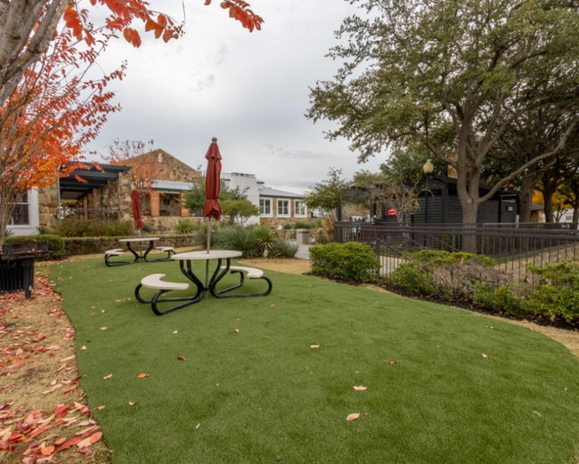 Santa Fe Ranch Apartments in Irving, TX - Foto de edificio - Building Photo
