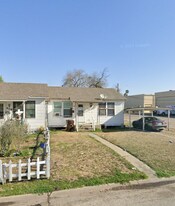 910 E Doddridge Ave in Kingsville, TX - Building Photo