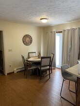 219 Whiskeag Rd in Bath, ME - Foto de edificio - Building Photo