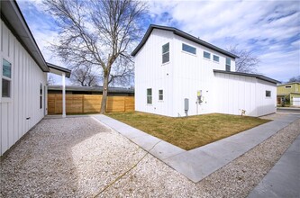 1209 E St Johns Ave in Austin, TX - Building Photo - Building Photo