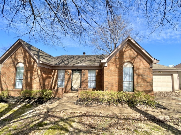 6678 French Cove in Memphis, TN - Foto de edificio
