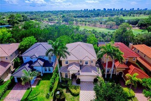 2915 Coco Lakes Dr in Naples, FL - Building Photo