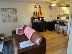 7405 Charmant Dr, Unit 2230 in San Diego, CA - Building Photo - Building Photo