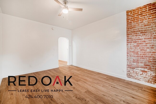 property at 974 S Gramercy Pl