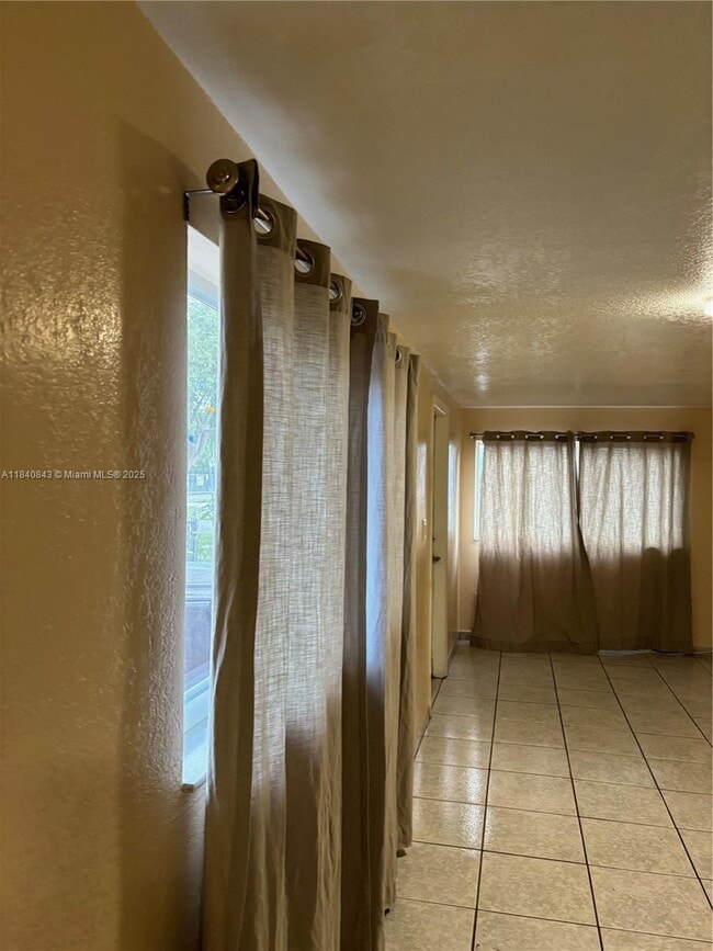 6570 W 5th Pl in Hialeah, FL - Building Photo - Building Photo