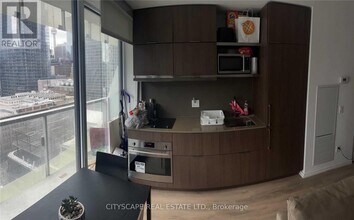 197 Yonge St in Toronto, ON - Building Photo - Building Photo