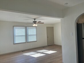 8621 North Ave in St. Louis, MO - Foto de edificio - Building Photo