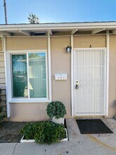 167 W Guinida Ln in Anaheim, CA - Foto de edificio - Building Photo