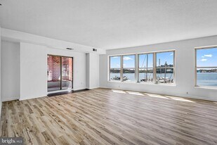 960 Fell St in Baltimore, MD - Building Photo