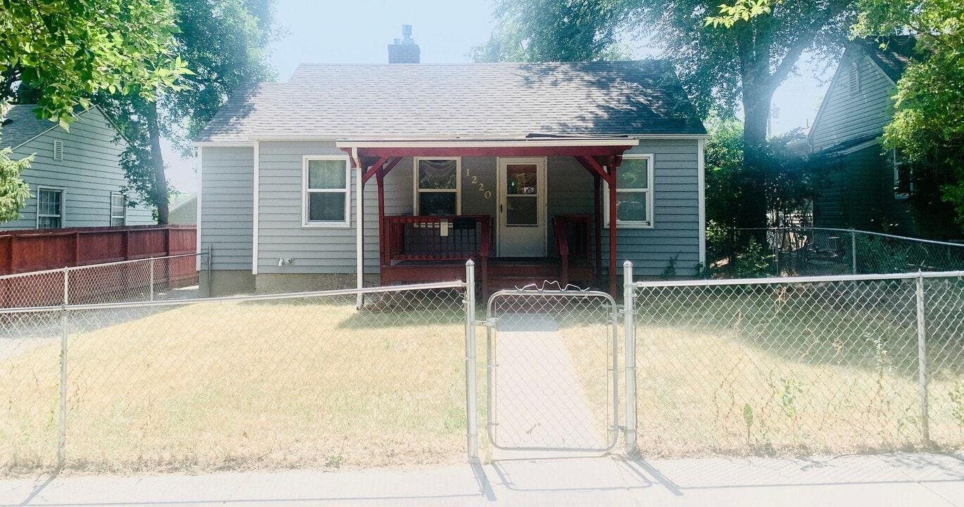 709 1/2-1220 1/2 N 26th St in Billings, MT - Building Photo