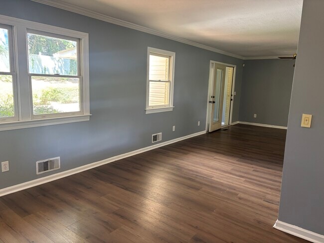 1311 Lakeshore Cir in Gainesville, GA - Building Photo - Building Photo