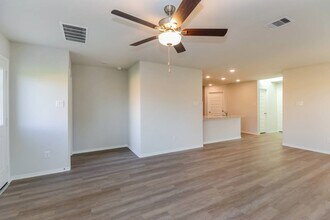 10767 Sunlit St in Cut And Shoot, TX - Foto de edificio - Building Photo