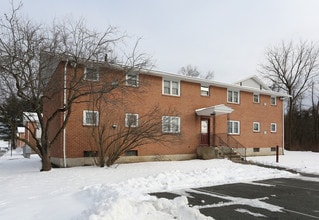 Presidential Apartments in Amherst, MA - Foto de edificio - Building Photo
