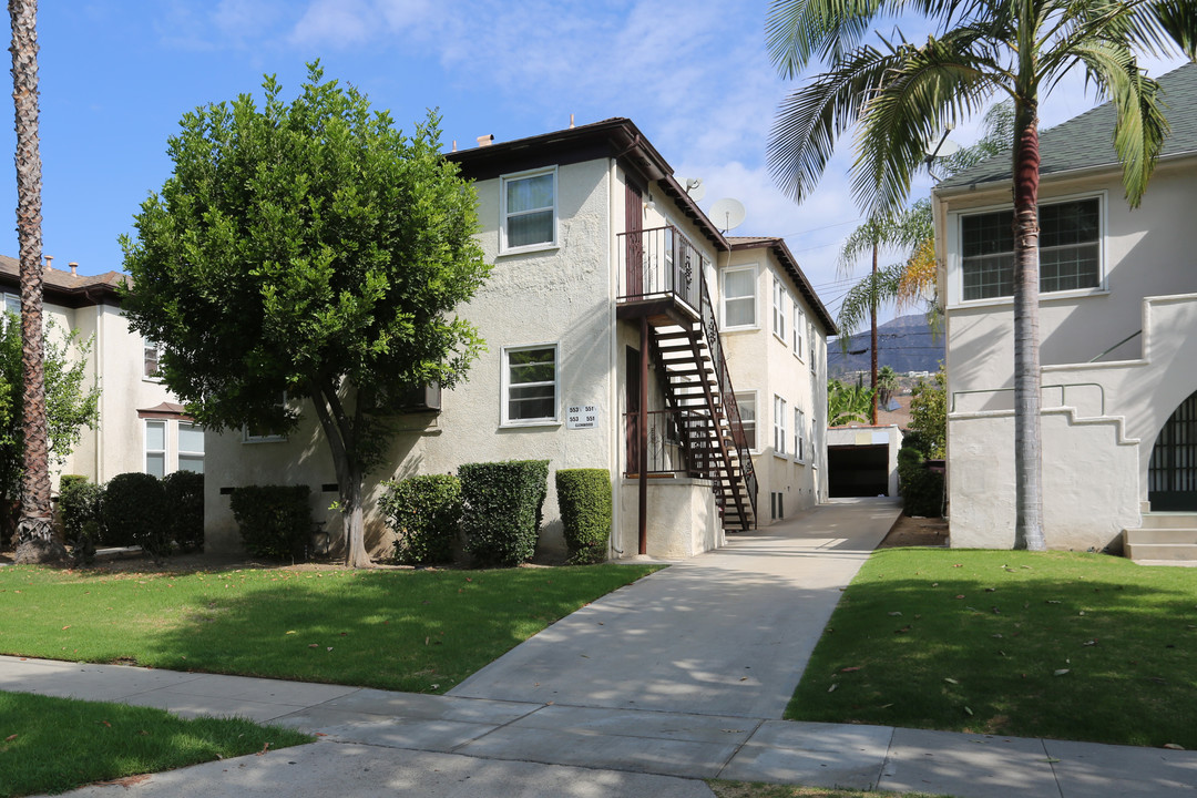 551 Glenwood Rd in Glendale, CA - Building Photo