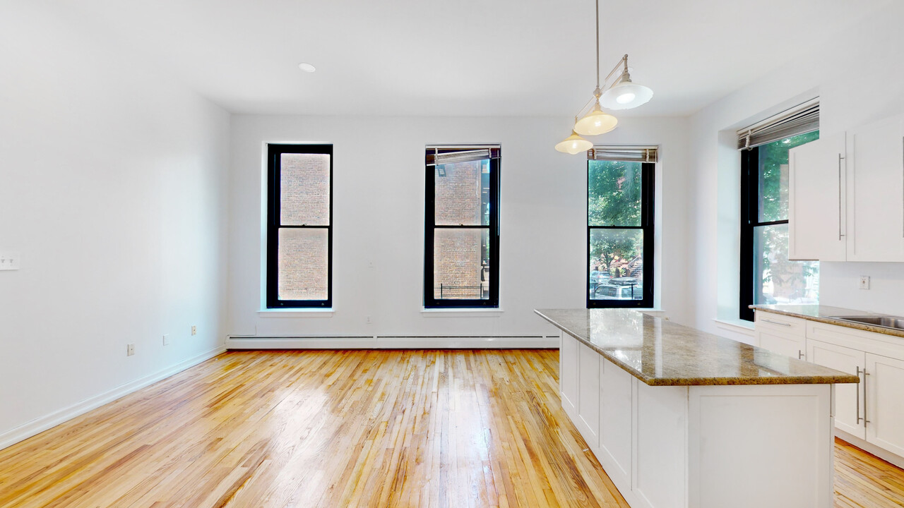 259 Lenox Ave in New York, NY - Building Photo