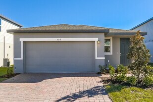 509 Sun Warbler Wy in St. Cloud, FL - Building Photo