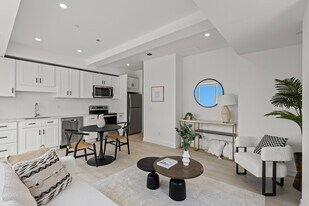 The Carlisle in St Catharines, ON - Building Photo