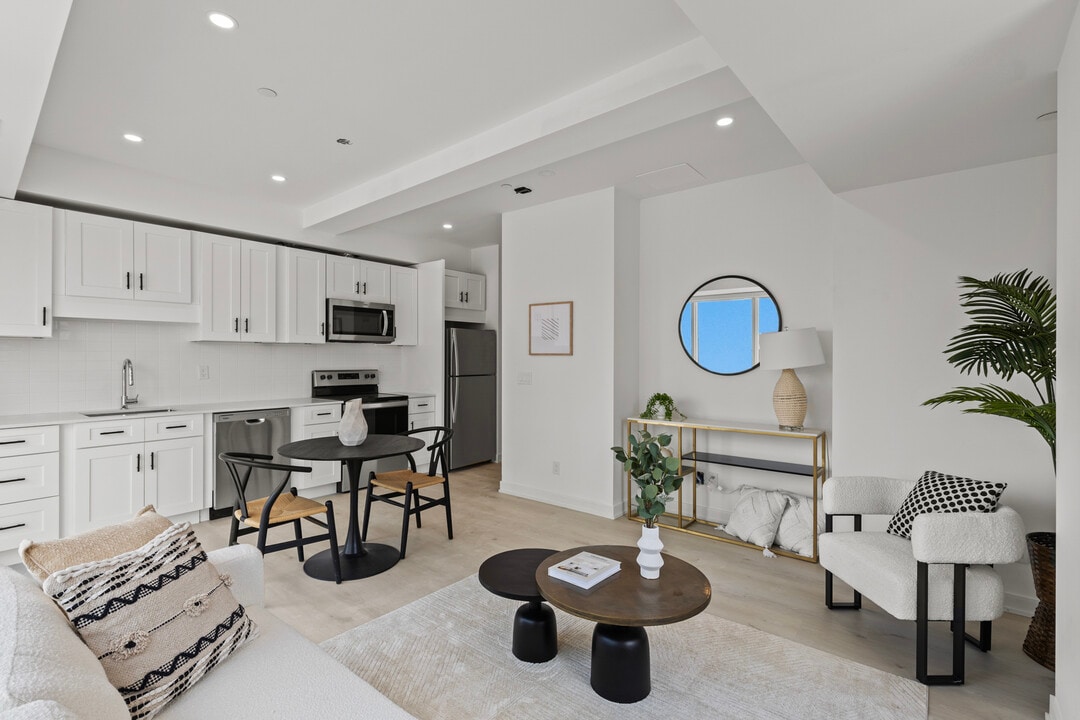 The Carlisle in St Catharines, ON - Building Photo