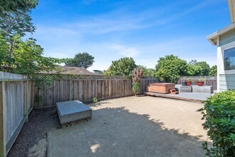 430 3rd Ave in Half Moon Bay, CA - Building Photo - Building Photo