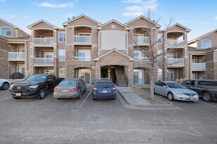 7440 S Blackhawk St in Englewood, CO - Building Photo