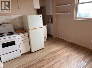 240 Dalhousie St in Brantford, ON - Building Photo - Building Photo