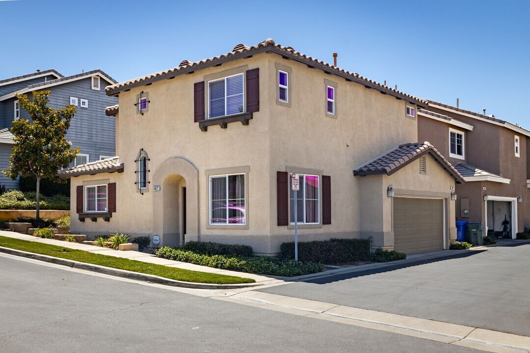 34071 Lily Rd in Yucaipa, CA - Foto de edificio