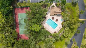 15075 Parkside Dr, Unit 103 in Ft. Myers, FL - Building Photo