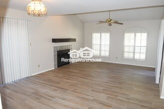 6945 E Cochise Rd in Paradise Valley, AZ - Foto de edificio - Building Photo