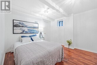 275 Christie St in Toronto, ON - Building Photo - Building Photo